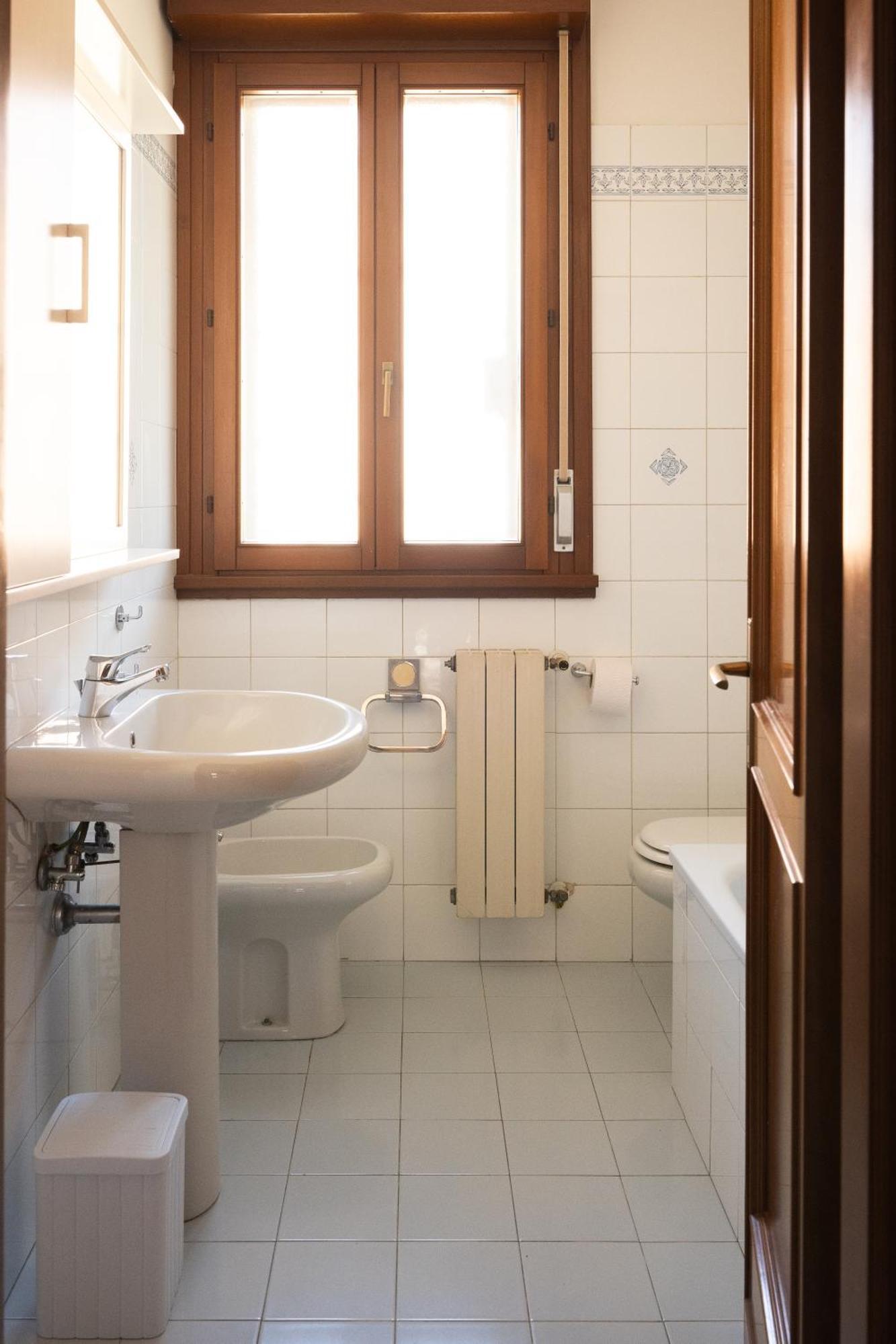 The Spacious With 3 Bedrooms And Private Parking Roma