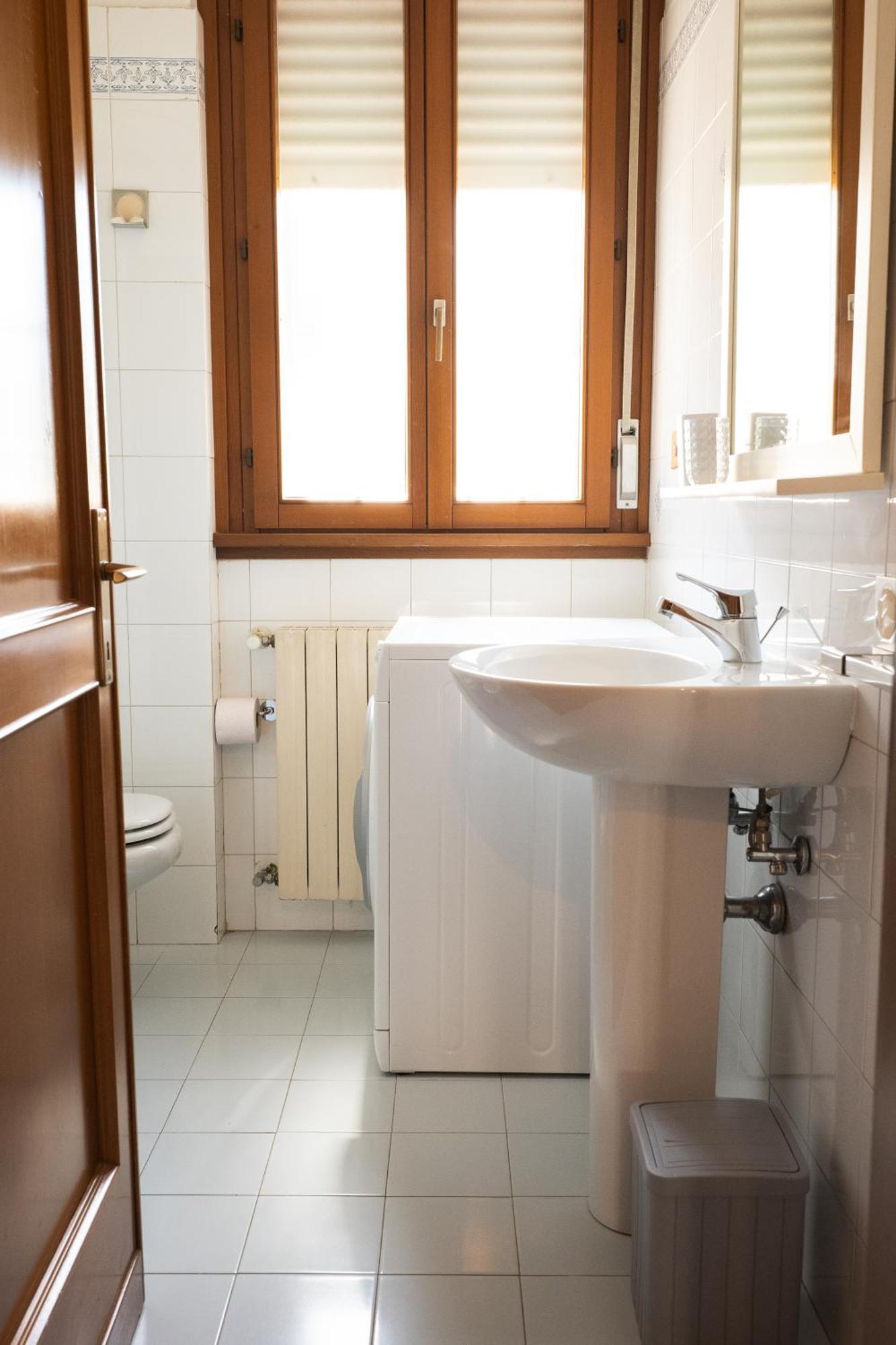 The Spacious With 3 Bedrooms And Private Parking Appartamento Roma