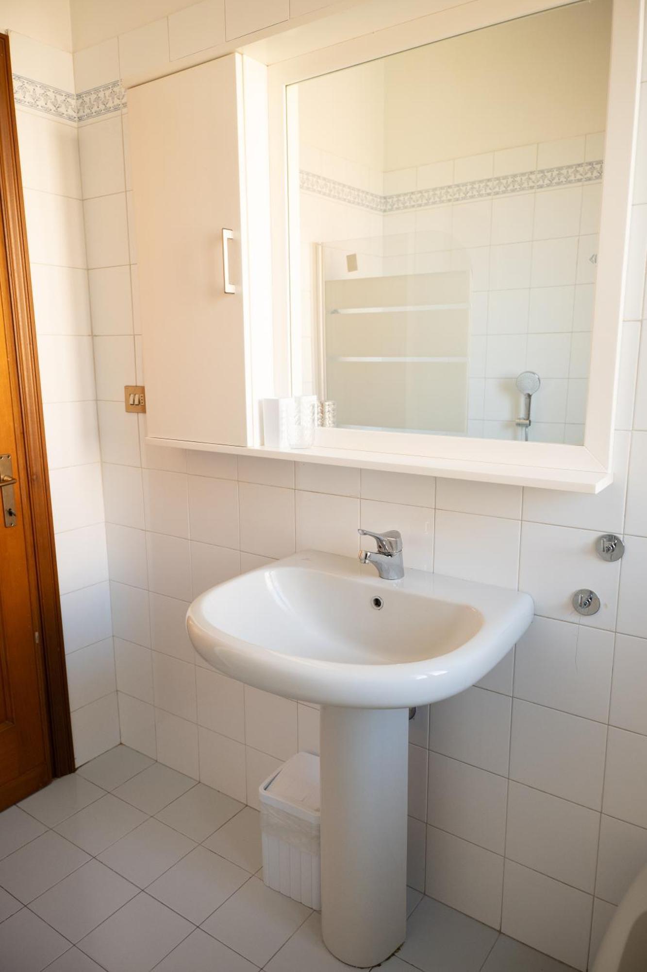The Spacious With 3 Bedrooms And Private Parking Roma