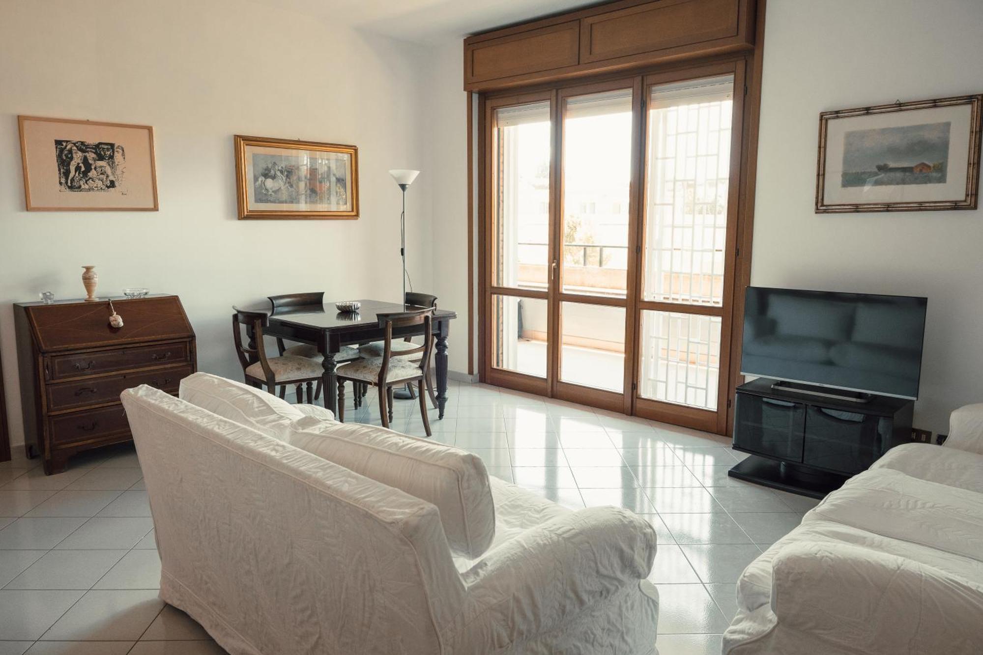 Appartamento The Spacious With 3 Bedrooms And Private Parking Roma